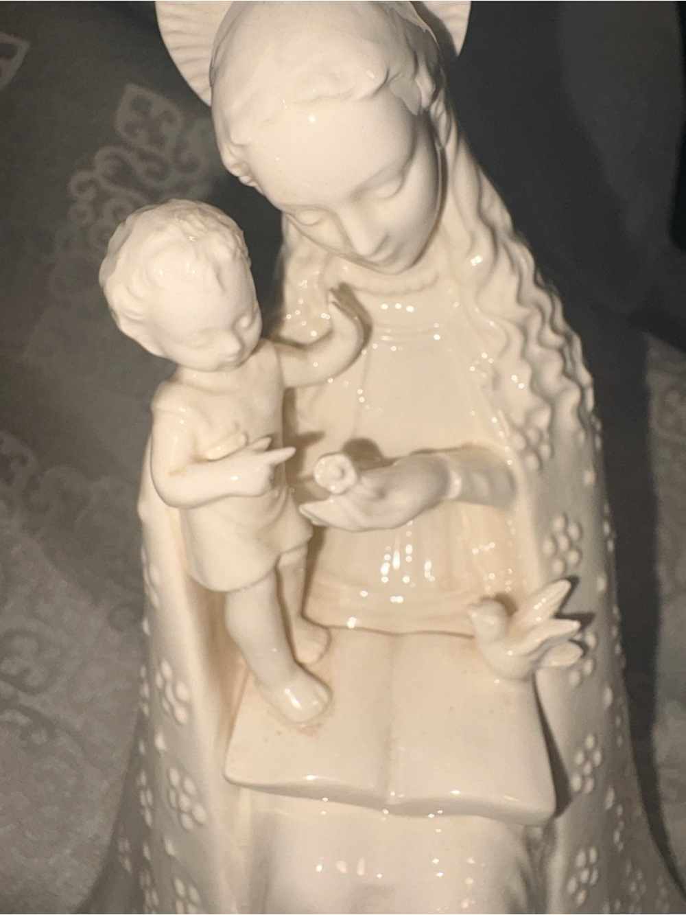 M.I. Hummel Flower Madonna Figurine | Goebel Porcelain | Madonna & Child - Picture 5 of 17
